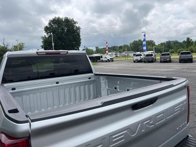 Photo of 2022 Silver Ice Metallic Chevrolet Silverado 1500