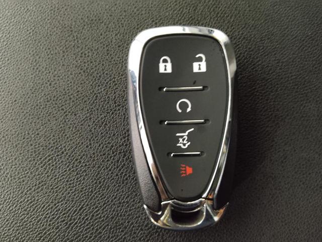 Photo of 2020 Silver Ice Metallic Chevrolet Equinox