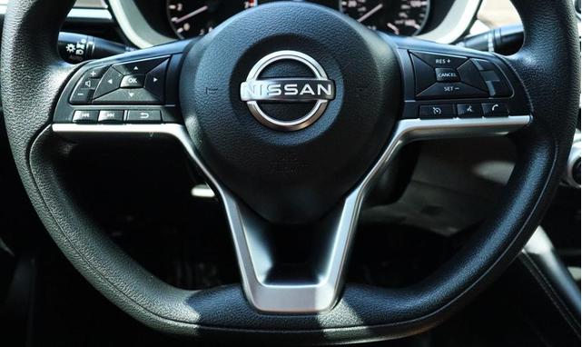 Photo of 2023 Brilliant Silver Metallic Nissan Altima