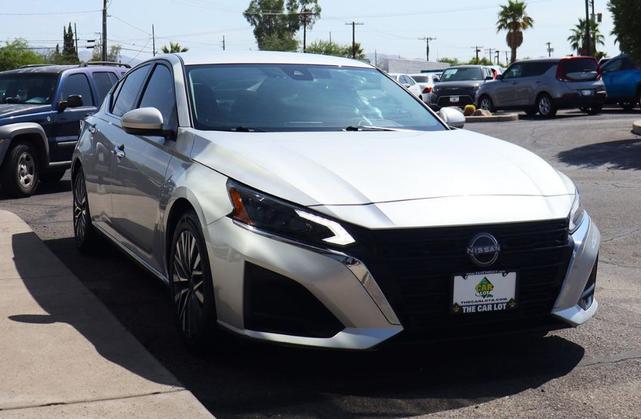 Photo of 2023 Brilliant Silver Metallic Nissan Altima