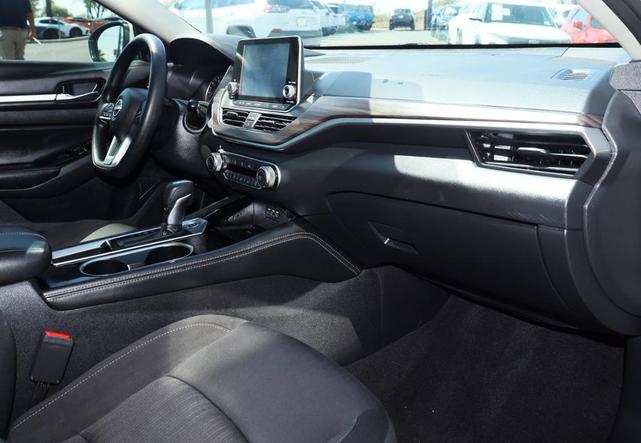 Photo of 2023 Brilliant Silver Metallic Nissan Altima