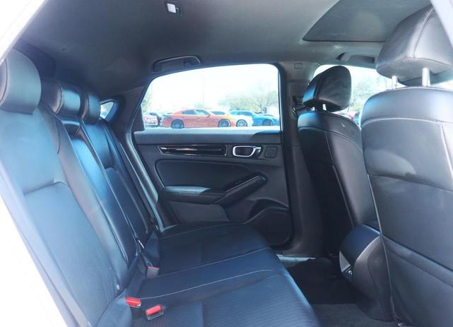 Photo of 2022 Platinum White Pearl Honda Civic
