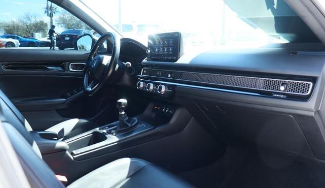 Photo of 2022 Platinum White Pearl Honda Civic