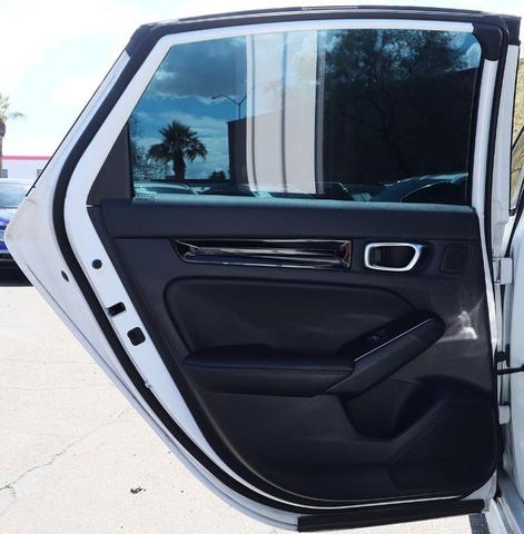 Photo of 2022 Platinum White Pearl Honda Civic