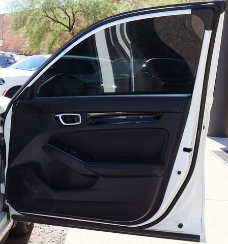 Photo of 2022 Platinum White Pearl Honda Civic