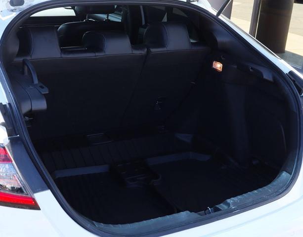 Photo of 2022 Platinum White Pearl Honda Civic