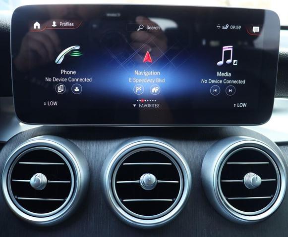 Photo of 2021 Polar White Mercedes-Benz GLC 300