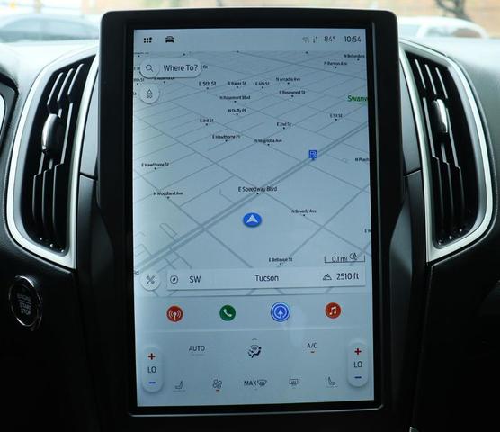 Photo of 2021 Oxford White Ford Edge