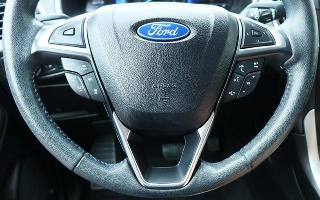 Photo of 2021 Oxford White Ford Edge