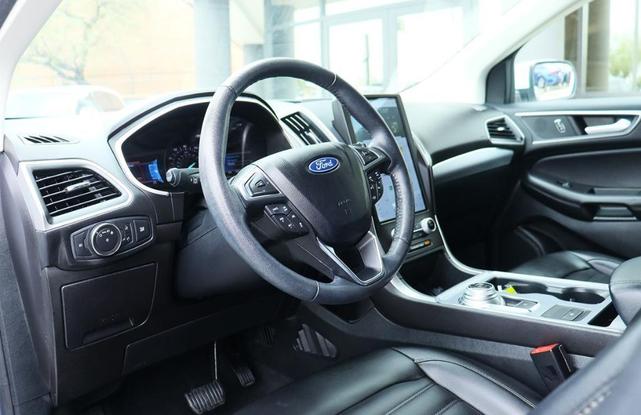 Photo of 2021 Oxford White Ford Edge