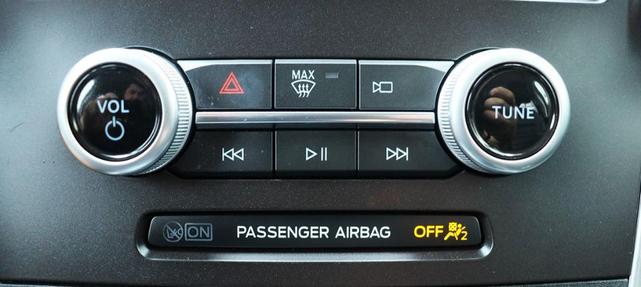 Photo of 2021 Oxford White Ford Edge