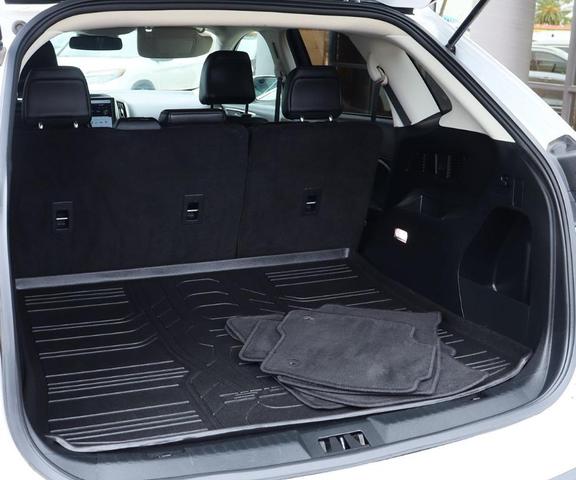 Photo of 2021 Oxford White Ford Edge
