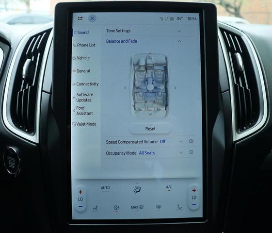 Photo of 2021 Oxford White Ford Edge