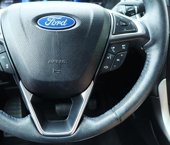 Photo of 2021 Oxford White Ford Edge