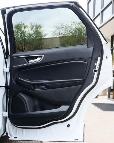 Photo of 2021 Oxford White Ford Edge