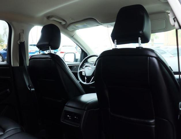 Photo of 2021 Oxford White Ford Edge