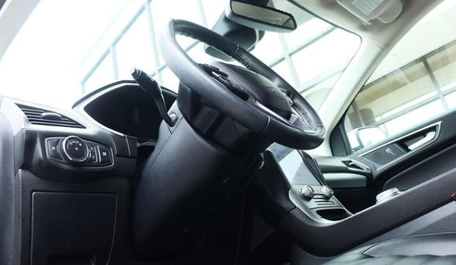 Photo of 2021 Oxford White Ford Edge