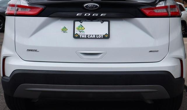 Photo of 2021 Oxford White Ford Edge