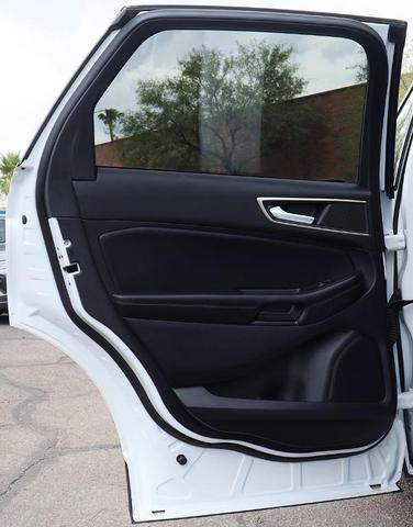 Photo of 2021 Oxford White Ford Edge