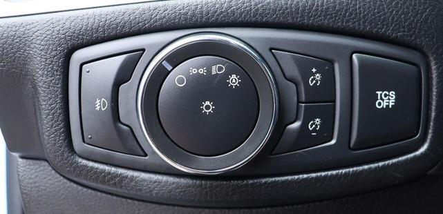 Photo of 2021 Oxford White Ford Edge