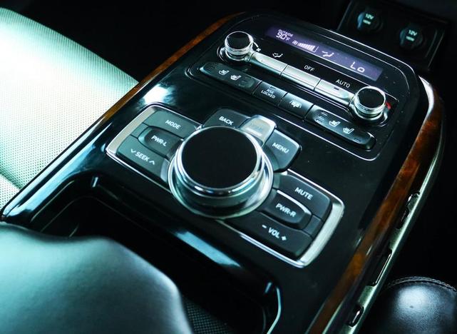 Photo of 2018 Casablanca White Genesis G90