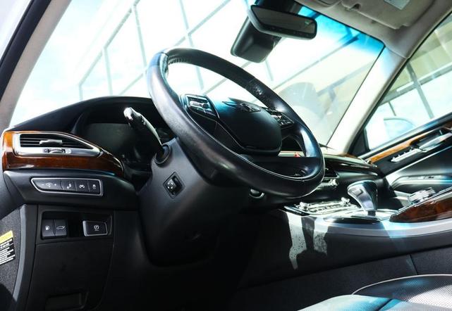 Photo of 2018 Casablanca White Genesis G90