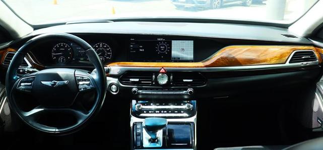 Photo of 2018 Casablanca White Genesis G90