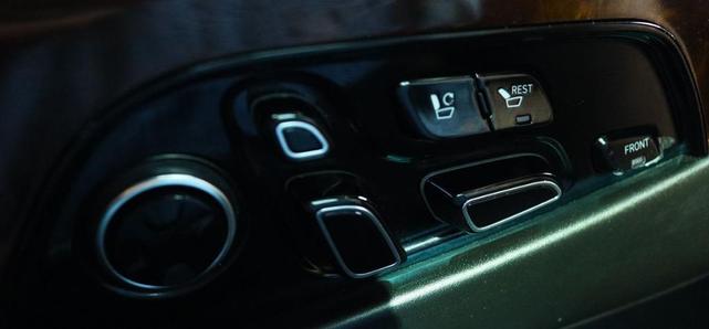 Photo of 2018 Casablanca White Genesis G90