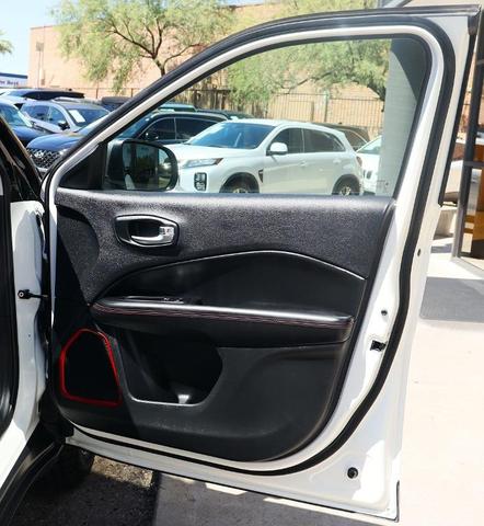 Photo of 2019 White Clearcoat Jeep Compass