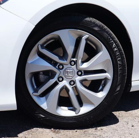 Photo of 2020 Platinum White Pearl Honda Accord