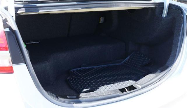 Photo of 2017 Ingot Silver Ford Fusion Hybrid