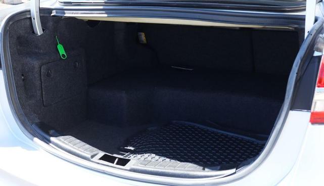 Photo of 2017 Ingot Silver Ford Fusion Hybrid
