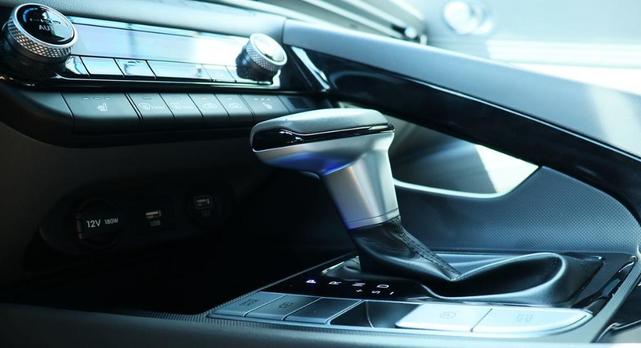 Photo of 2023 Onyx Black Hyundai ELANTRA