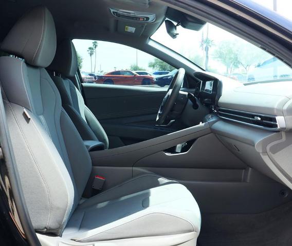 Photo of 2023 Onyx Black Hyundai ELANTRA