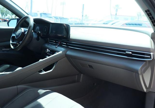 Photo of 2023 Onyx Black Hyundai ELANTRA