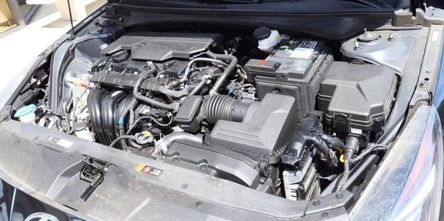 Photo of 2023 Onyx Black Hyundai ELANTRA