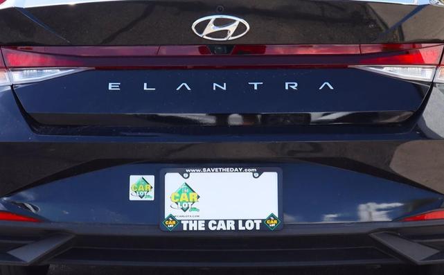Photo of 2023 Onyx Black Hyundai ELANTRA