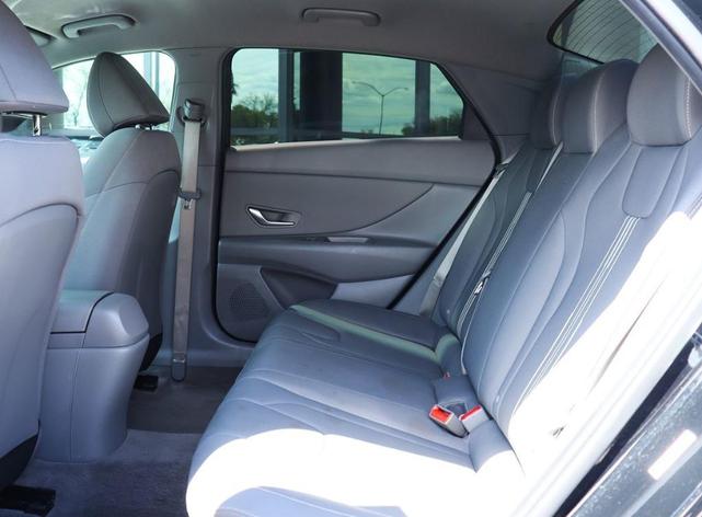 Photo of 2023 Onyx Black Hyundai ELANTRA