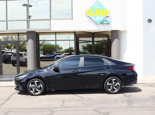 Photo of 2023 Onyx Black Hyundai ELANTRA