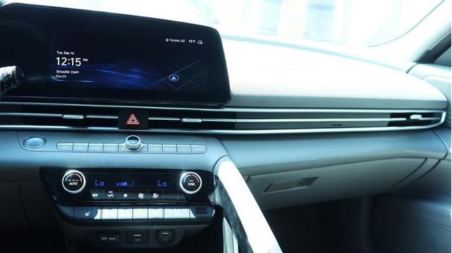 Photo of 2023 Onyx Black Hyundai ELANTRA