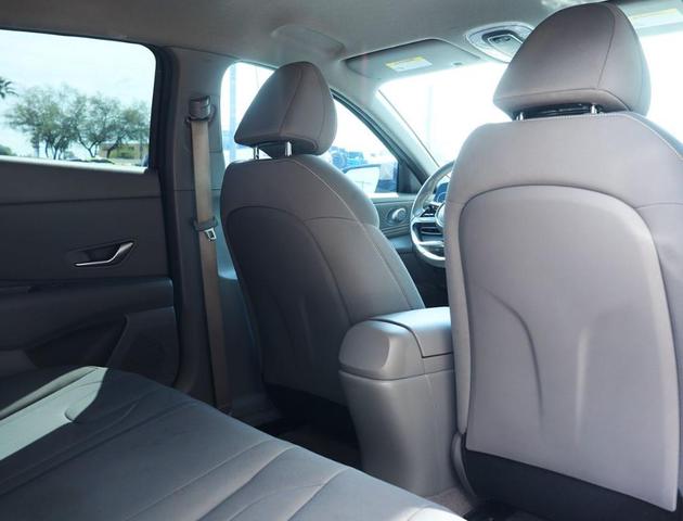 Photo of 2023 Onyx Black Hyundai ELANTRA