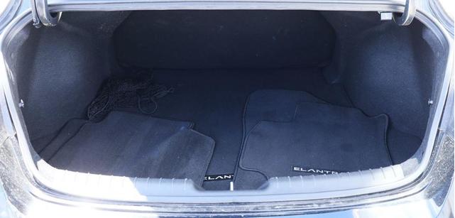 Photo of 2023 Onyx Black Hyundai ELANTRA