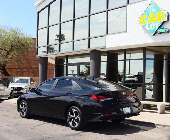 Photo of 2023 Onyx Black Hyundai ELANTRA