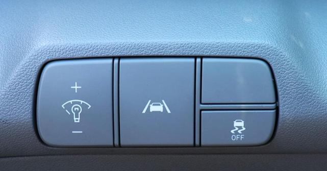 Photo of 2023 Onyx Black Hyundai ELANTRA