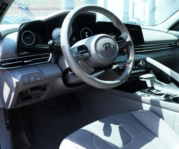 Photo of 2023 Onyx Black Hyundai ELANTRA