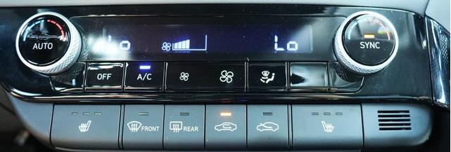 Photo of 2023 Onyx Black Hyundai ELANTRA