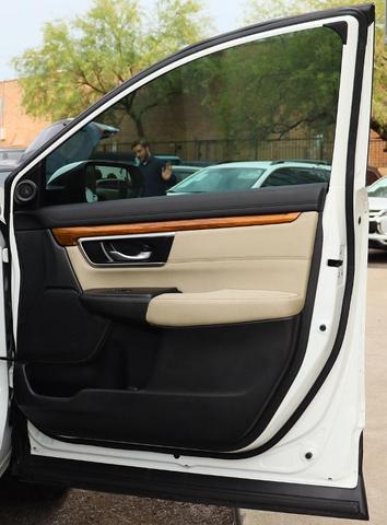 Photo of 2022 Platinum White Pearl Honda CR-V