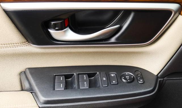 Photo of 2022 Platinum White Pearl Honda CR-V