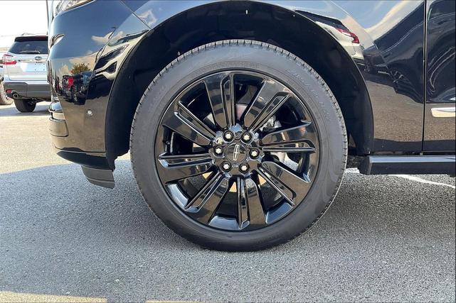 Photo of 2024 Black Metallic Lincoln Navigator