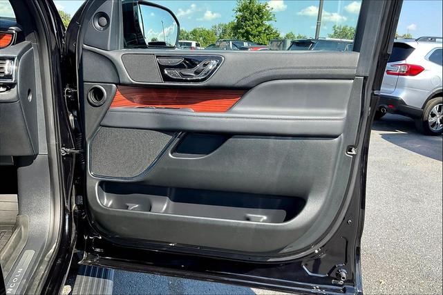 Photo of 2024 Black Metallic Lincoln Navigator